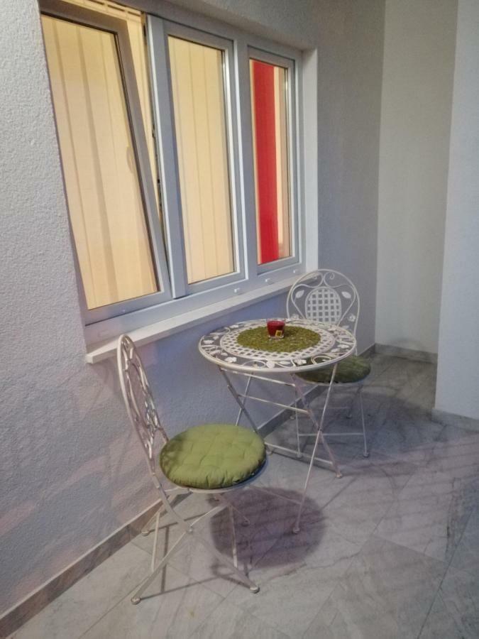 Cosy Apartment Road A6 퓨지네 외부 사진